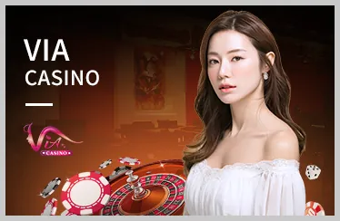 Bàn chơi Poker với chip và lá bài
